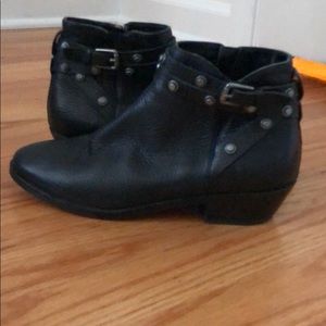 Halogen LIDIA black studded ankle boot.